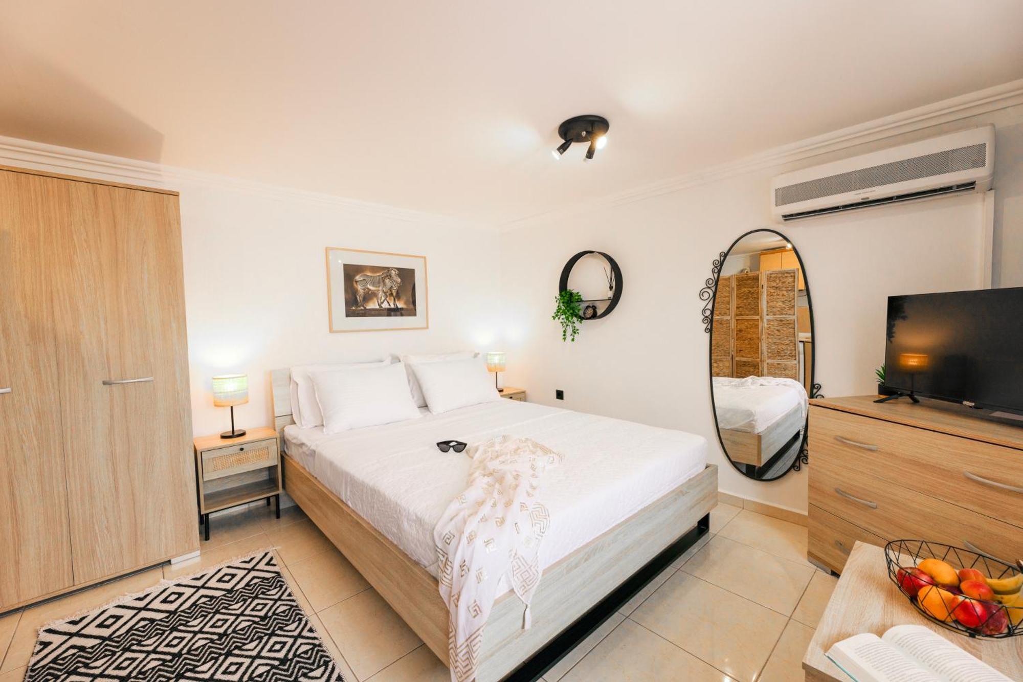 Pantheon Apartment Néos Marmarás