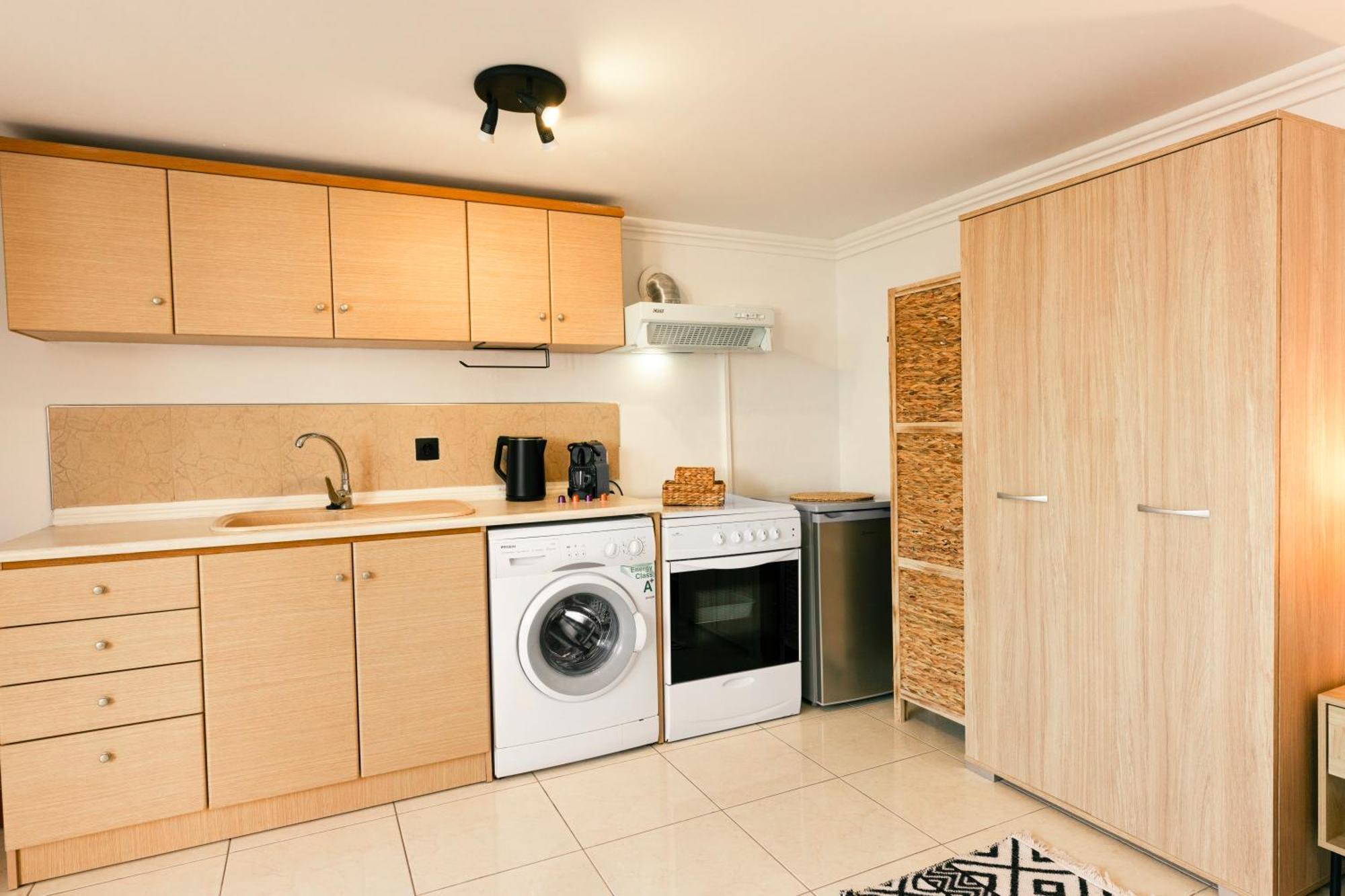 Pantheon Apartment Néos Marmarás