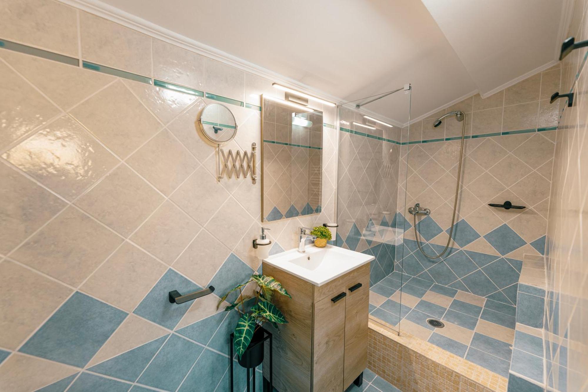 Pantheon Apartment Néos Marmarás